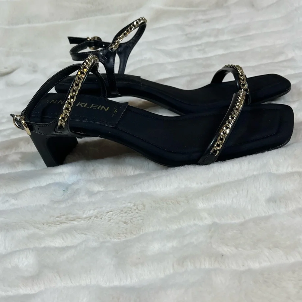Anne Klein W9 iFlex Jelina Square Toe Summer Fall Chain Accent Black Gold Heels